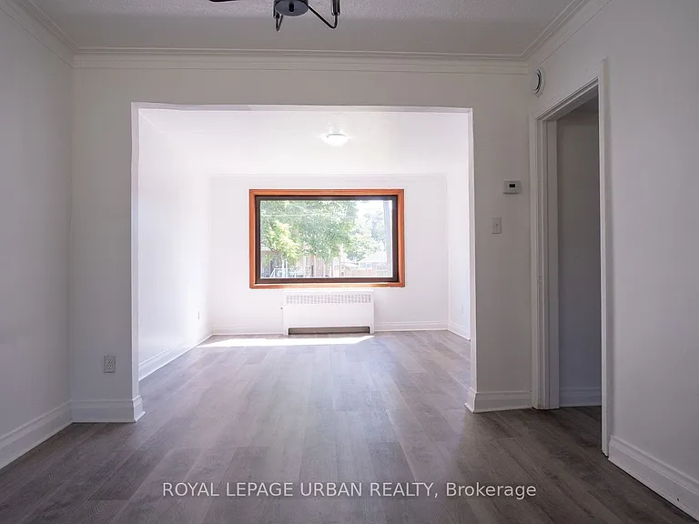 14 Camrose Cres — Photo 8