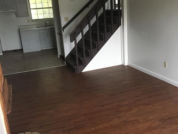 5th image of 28 Highridge Ct