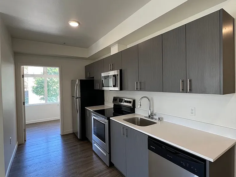4801 Fauntleroy Apartments — Photo 36