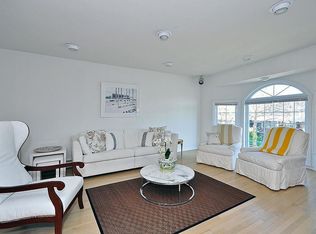137 Scott Dr, Atlantic Beach, NY 11509
