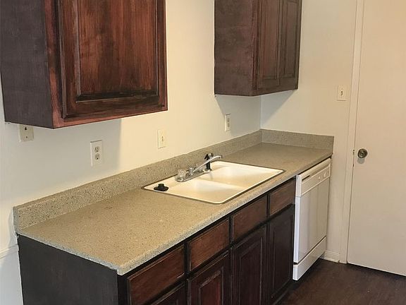 3rd image of 703 San Benito Dr