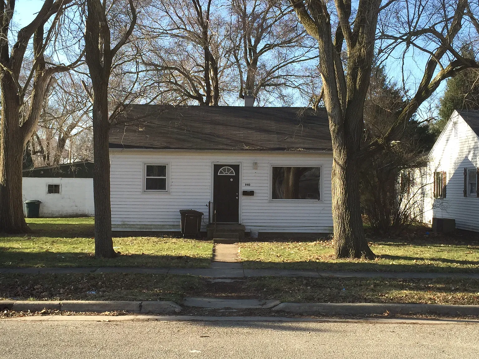 940 E Sangamon Ave photo 1