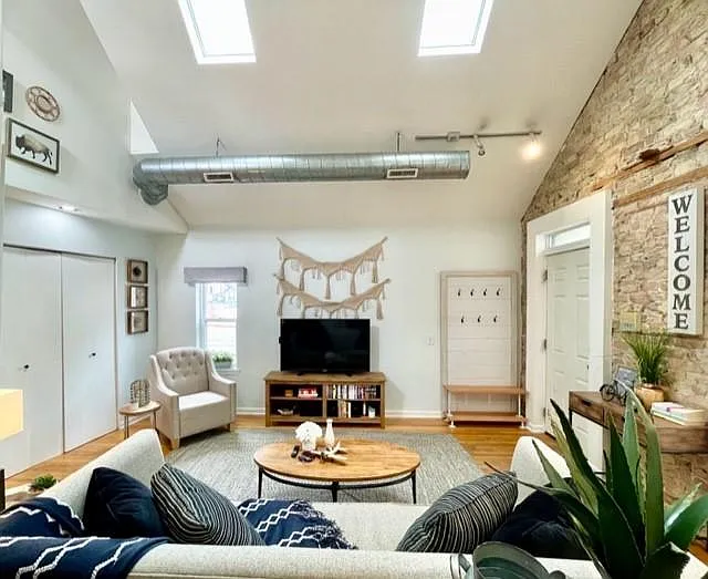 1636 W Le Moyne St — Photo 3