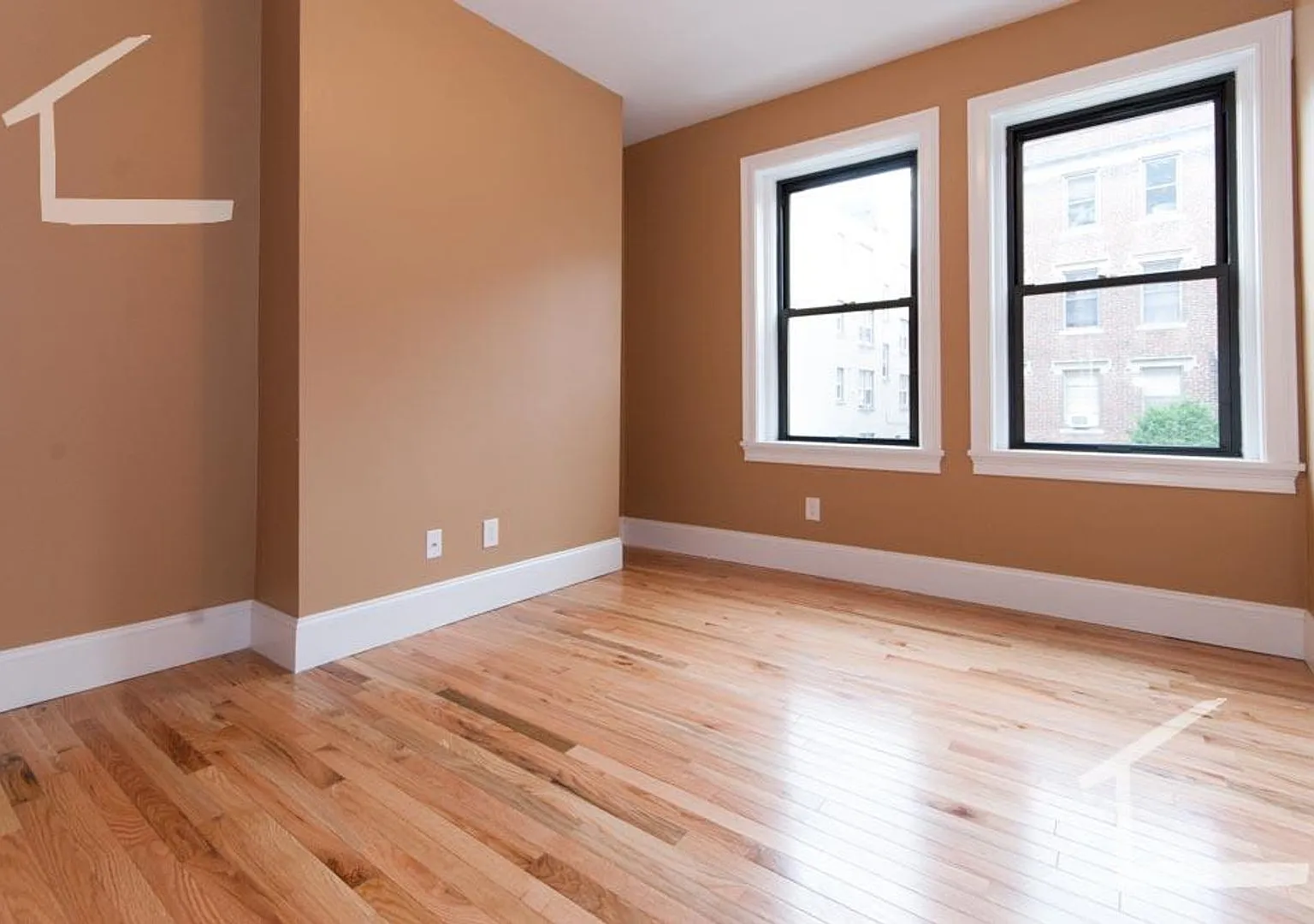 9/1 Renovated 4BR/2BA near Cleveland Circle w/AC, w/d in unit! — Photo 4