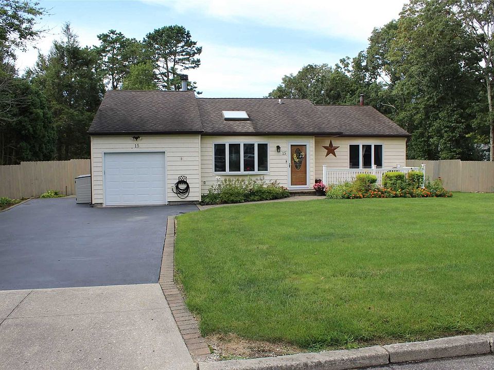 1st image of 15 Bruce Dr