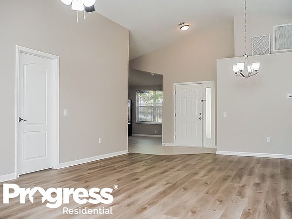 3rd image of 12828 Lake Vista Dr