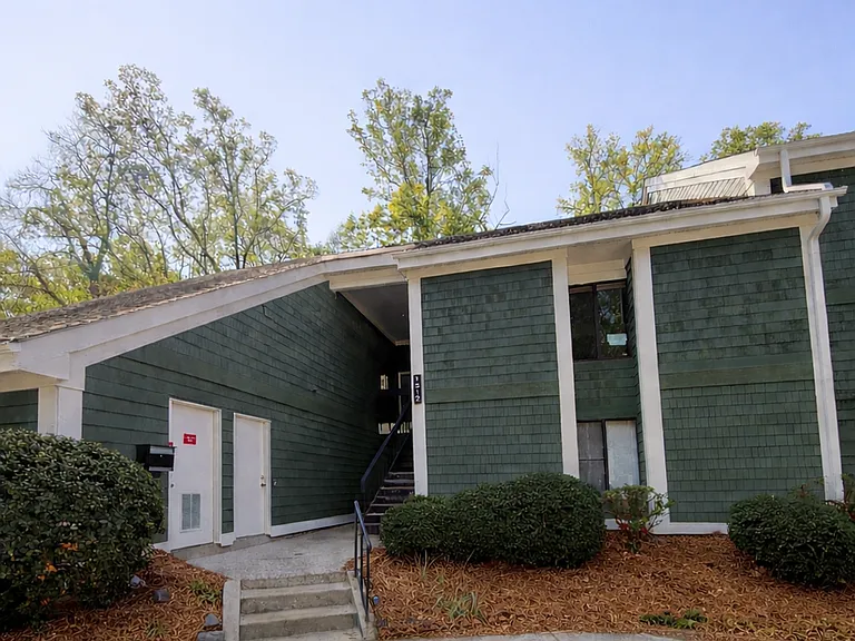 1512B Benjamin Pkwy — Photo 1
