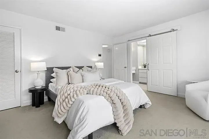 445 Avenida Primavera — Photo 17