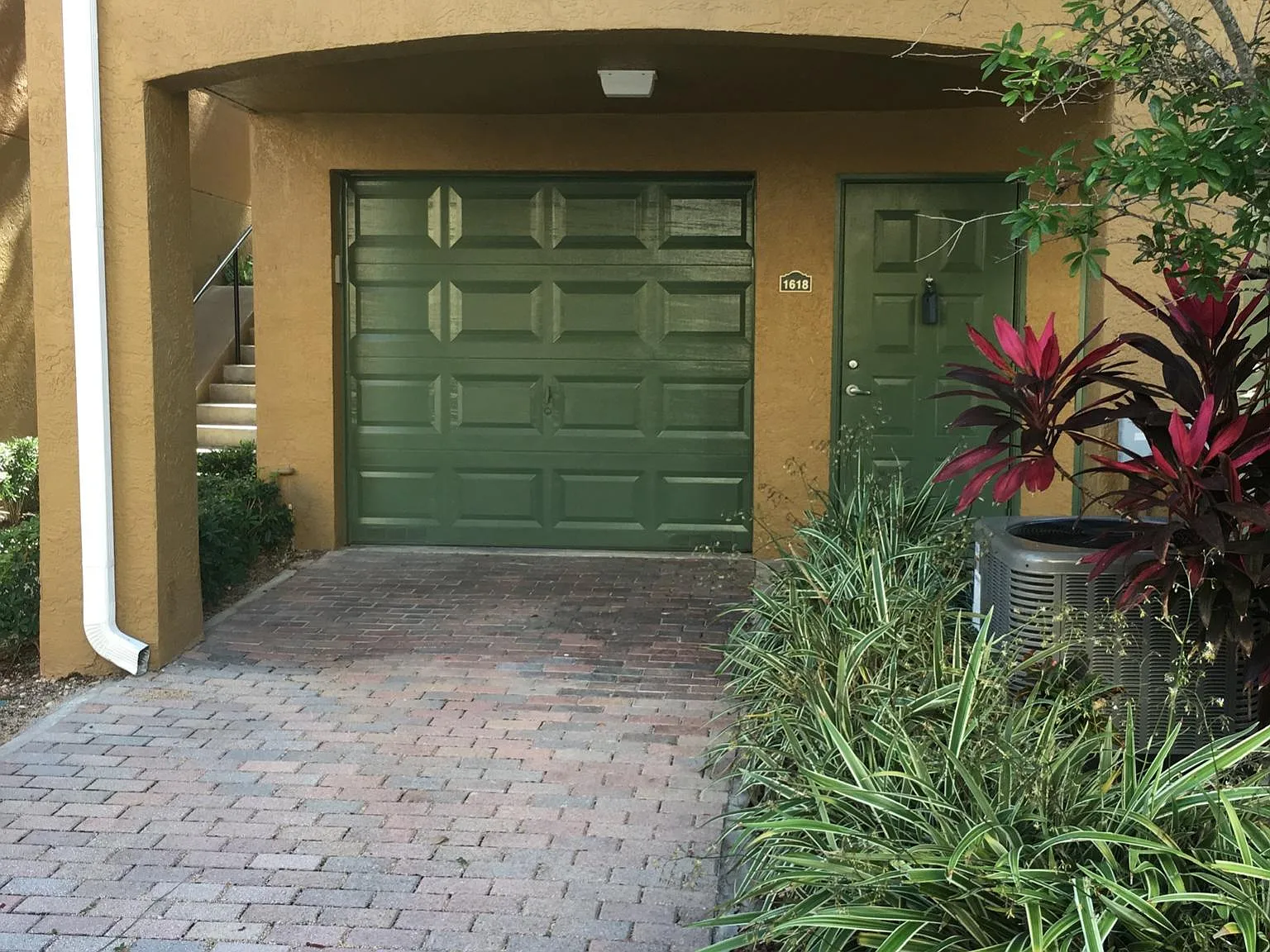 1 bed, 859 sqft, $2,300 — Photo 1