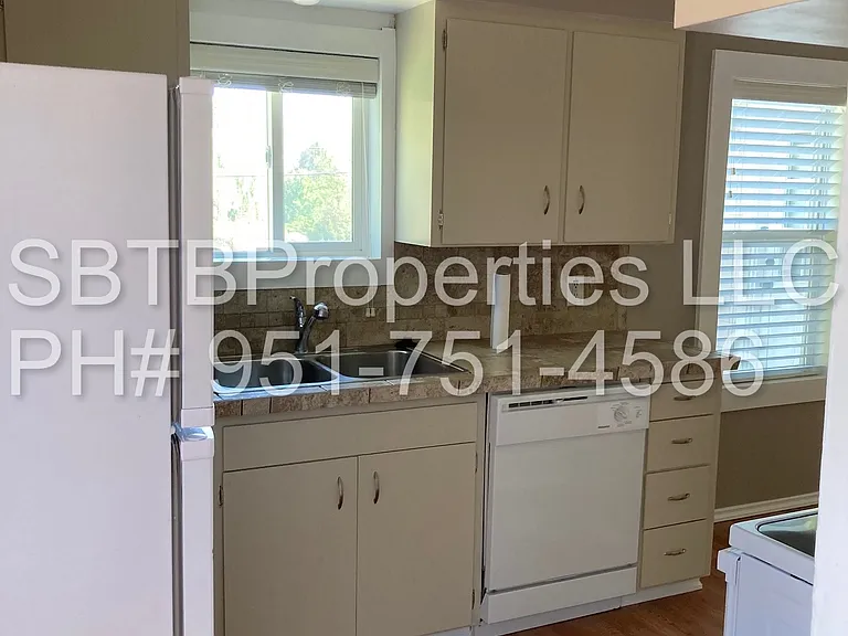 3012 Englewood Ave — Photo 6