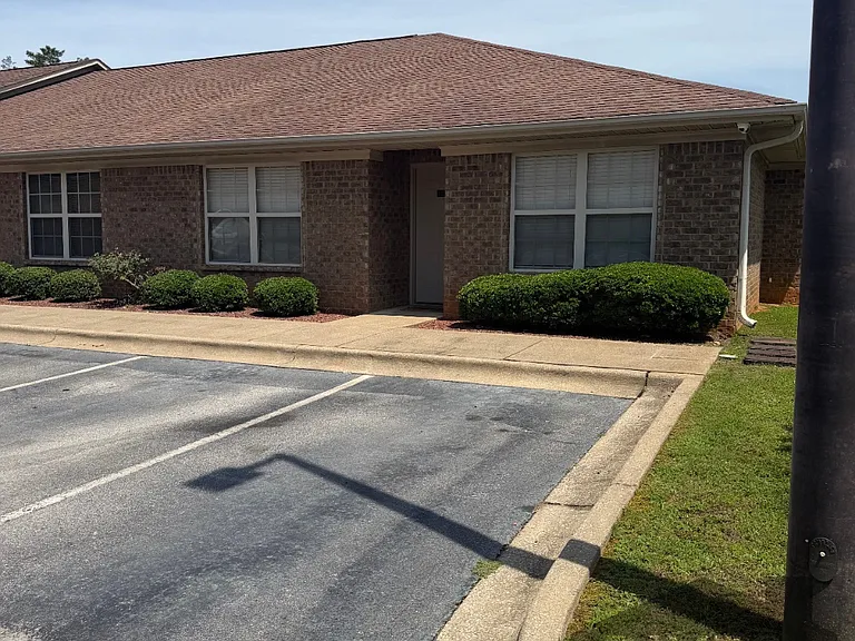 105 Deerbrooke Ln — Photo 2