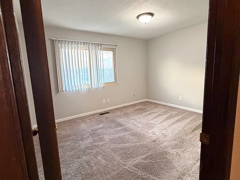 2516 Eastview Dr #C — Photo 8