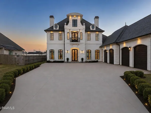 207 Kingfisher Dr, Lafayette, LA 70508