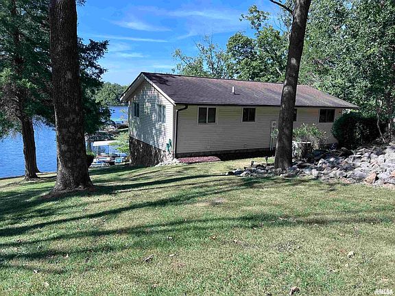 3rd image of 555 Lakeshore Dr N