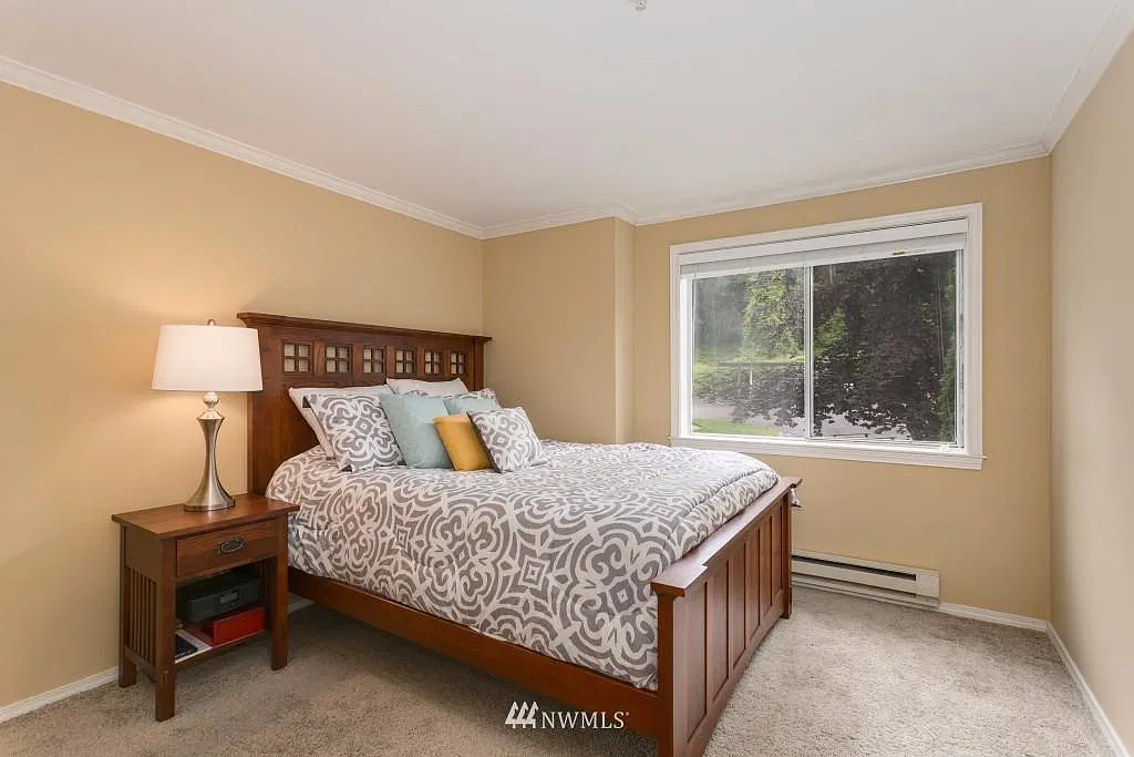 2 bed, 938 sqft, $2,100 — Photo 4