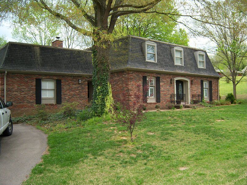 307 Peachtree St., Paris TN