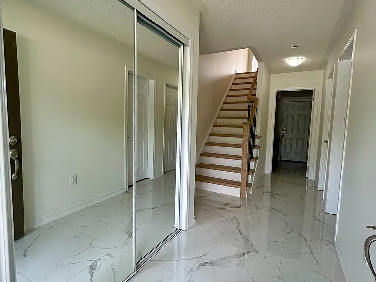 2464 Fall Harvest Cres — Photo 2
