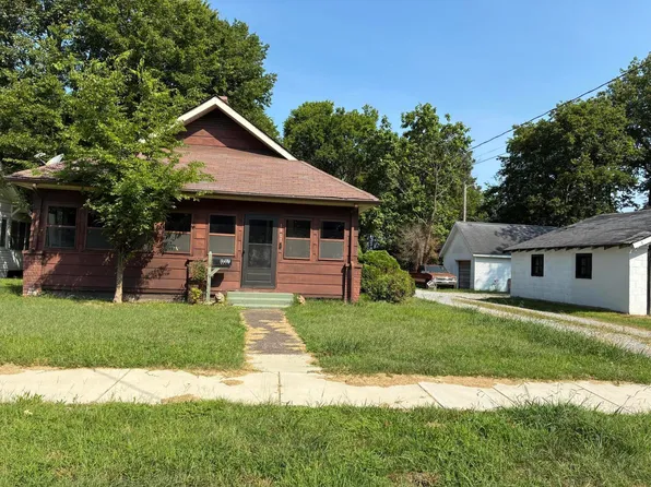 1907 Adams St, Paducah, KY 42003