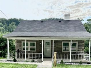 527 Palmer Rd, Adah, PA 15410