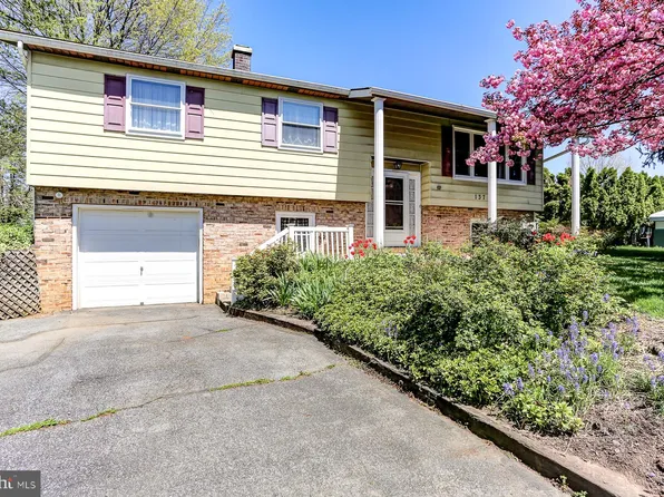 137 Deer Dr, Jonestown, PA 17038