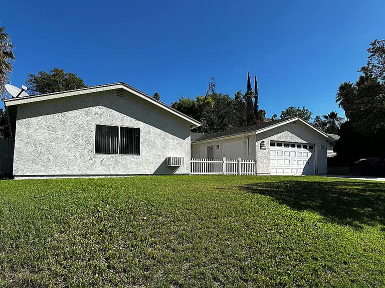 2979 Berkeley Rd — Photo 2