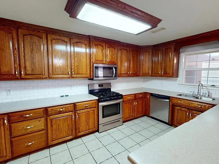 808 Dixie Dr — Photo 6