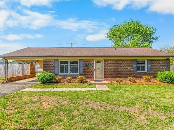 143 Jenny Ln, Pilot Mountain, NC 27041