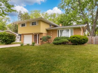 9 Sycamore Dr, Naperville, IL 60540