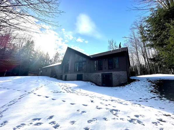 2144 Bushy Creek Trl, Marquette, MI 49855