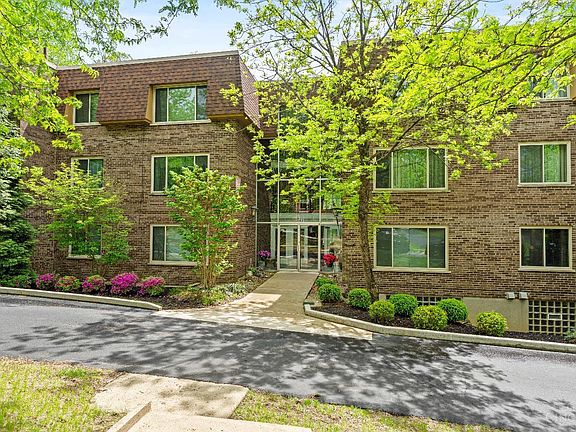3rd image of 3563 Amberacres Dr APT 3
