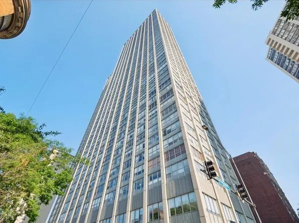 655 W Irving Park Rd APT 1211, Chicago, IL 60613