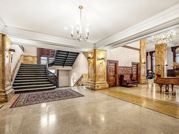 140 Chestnut St APT 706, Springfield, MA 01103