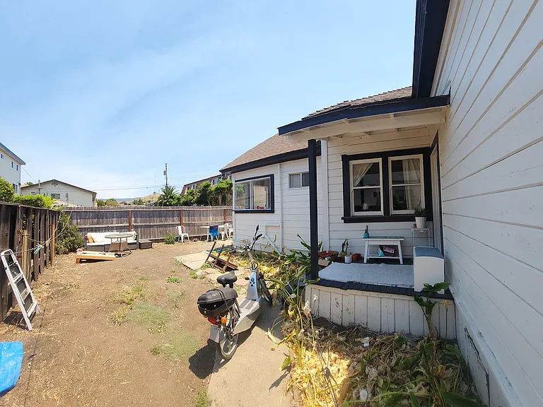554 W Foothill Blvd — Photo 23