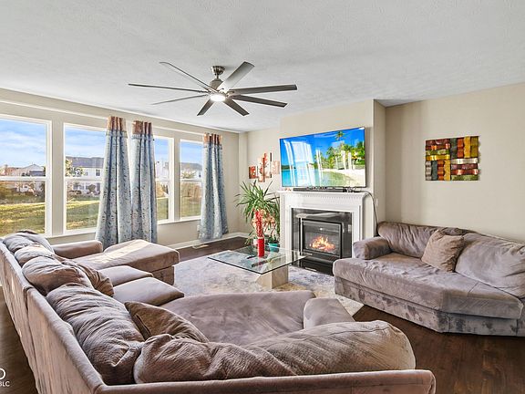 4th image of 5977 Bartley Dr