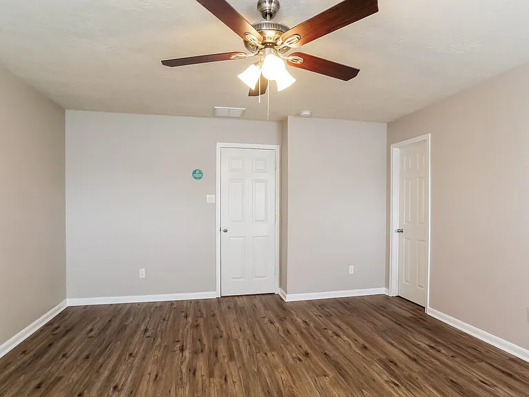 8138 Sanders Glen Ln — Photo 9