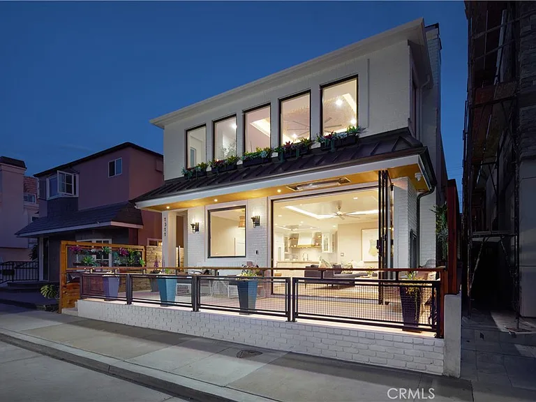 1311 W Bay Ave — Photo 1