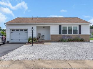 17 Wiltshire Ct, Toms River, NJ 08757