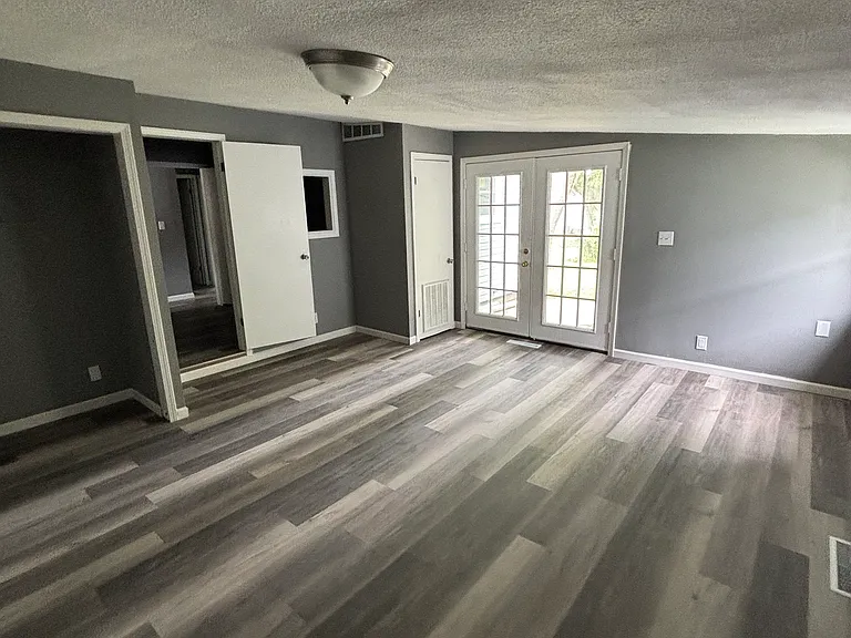 877 W Murphy St — Photo 10