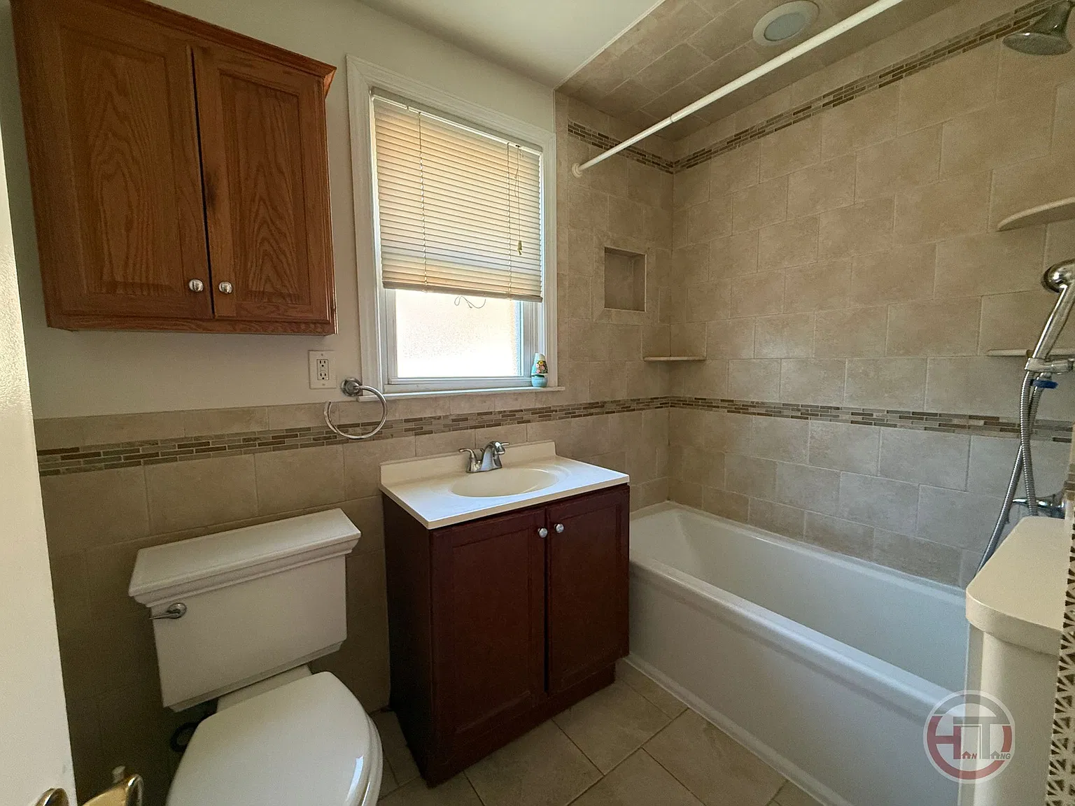 3 bed, 1000 sqft, $2,700 — Photo 2