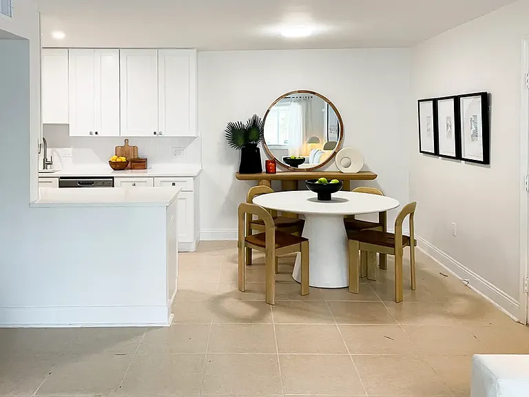Innovo Living Hyde Park — Photo 115