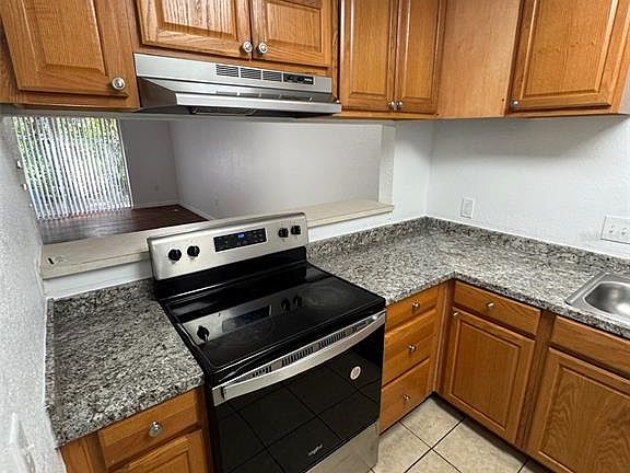 5th image of 1728-1728 NE 3rd St