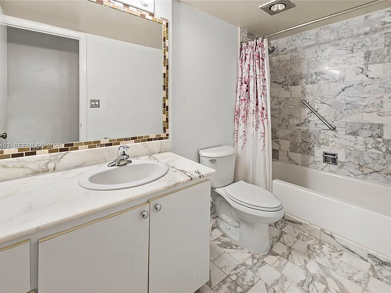 2555 Collins Ave #403 — Photo 20