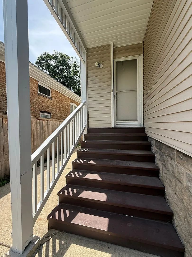 150 Rockford — Photo 3