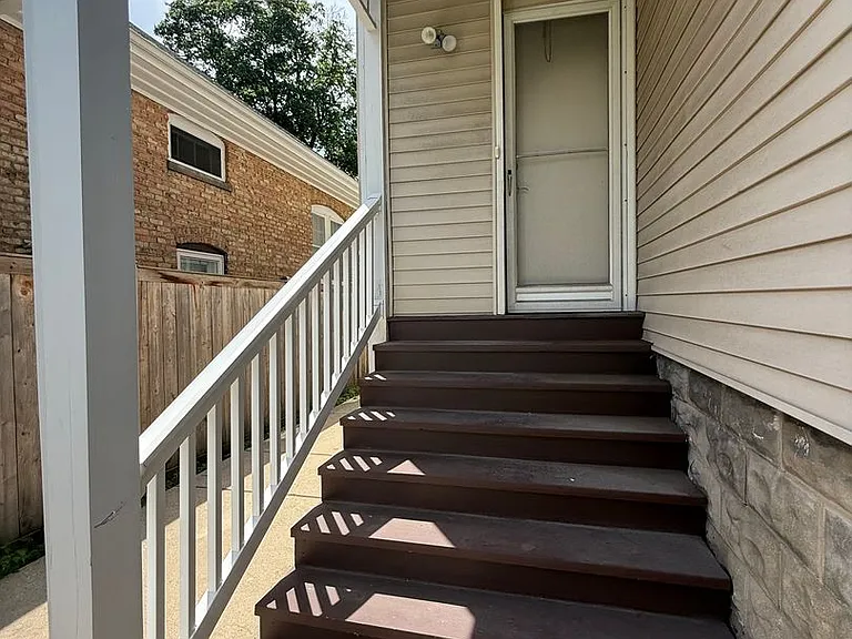 150 Rockford Ave — Photo 3