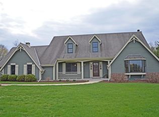 204 W Cedar Valley Rd, Delafield, WI 53018