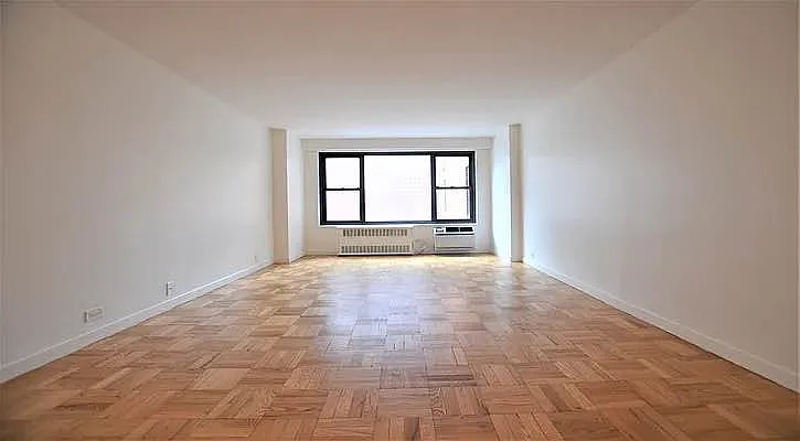 Rented by Manhattan Realty Group | media 8