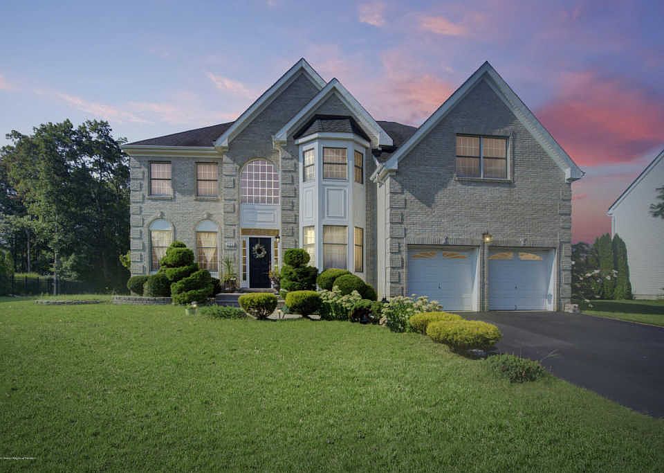 1st image of 395 Brentwood Ave