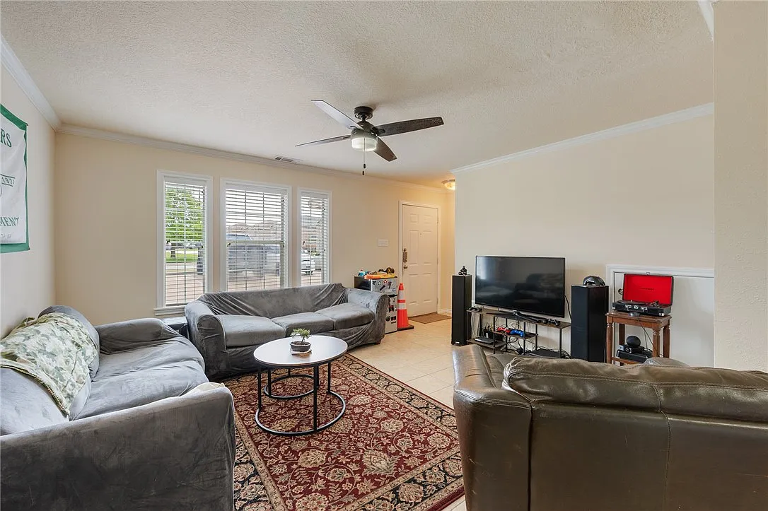 Building Photo - 2310 Cornell Dr