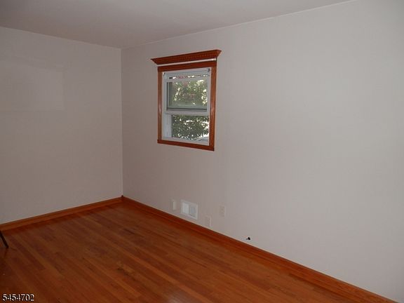 5th image of 331 Boxwood Ct
