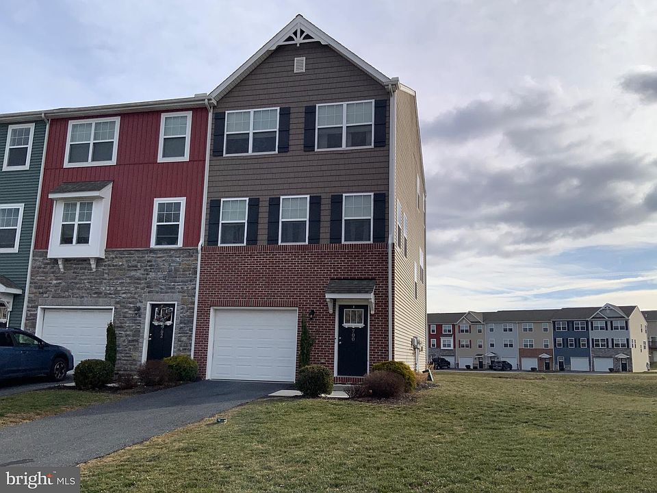 1st image of 700 Admirals Quay Dr